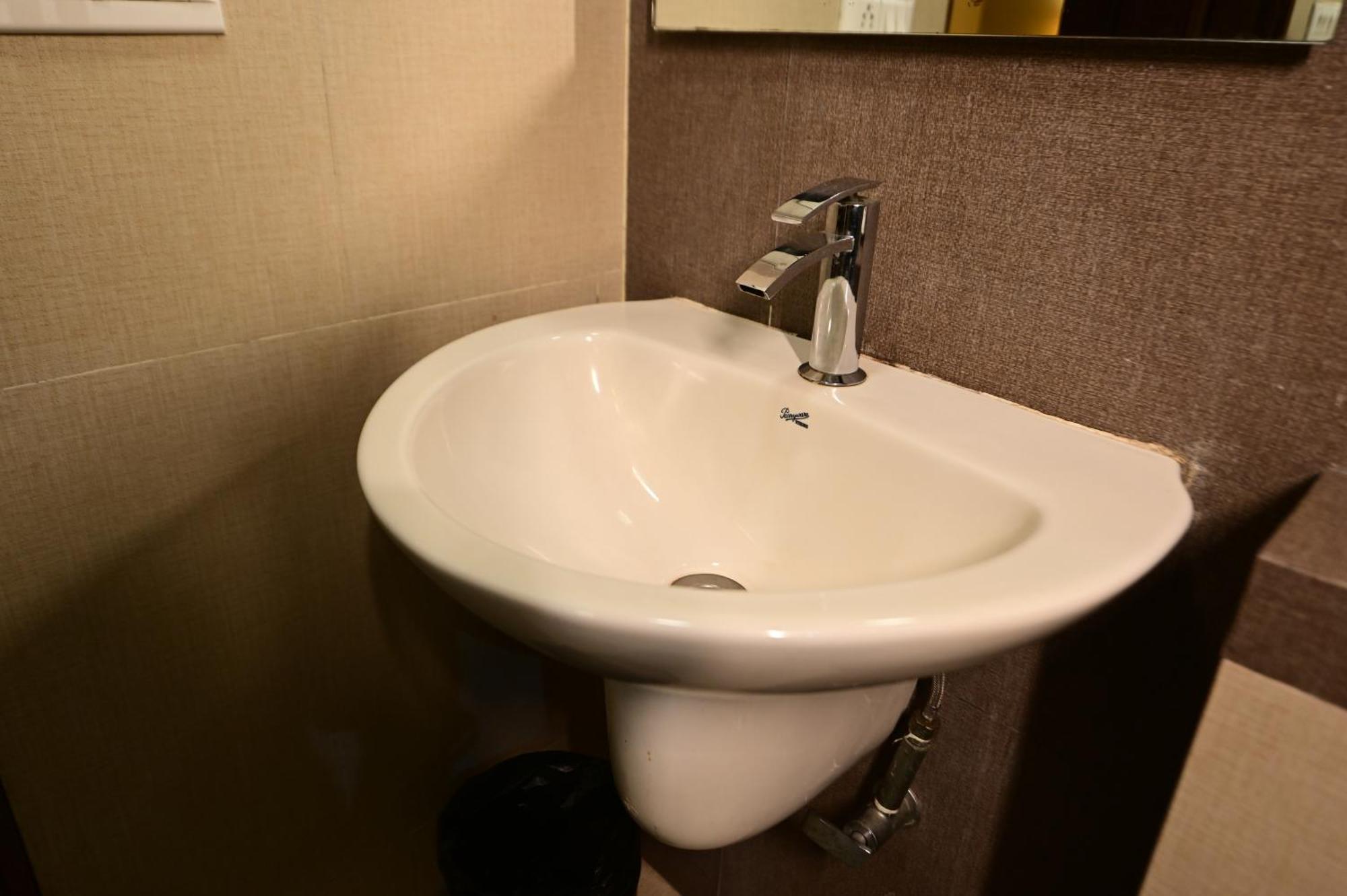 Hotel Sai Inn Мумбаи Экстерьер фото