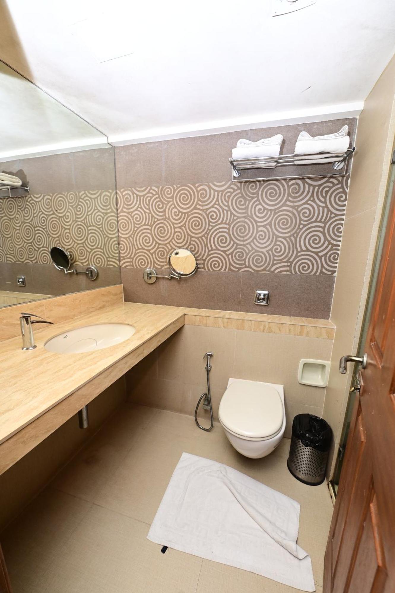 Hotel Sai Inn Мумбаи Экстерьер фото
